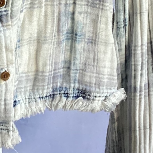 Design Lab White Blue Plaid Crop Button Up - Picture 3 of 3